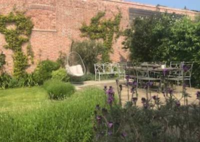 The Deceptively Large Garden